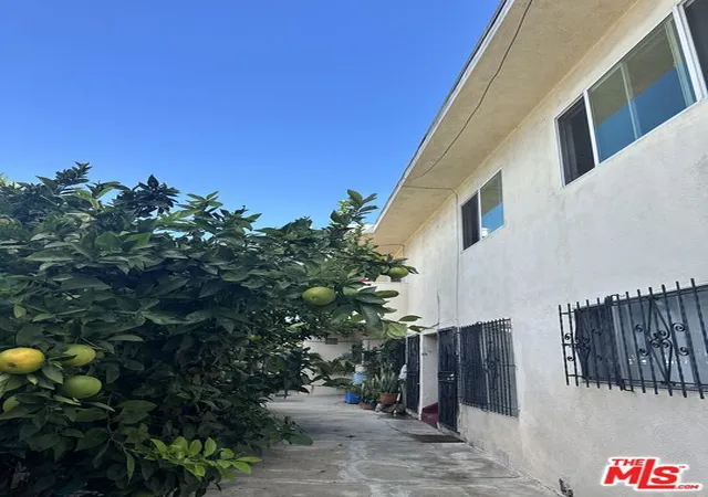 4th image of 4835 Pickford St, Los Angeles, CA 90019 | MLS# 25606583