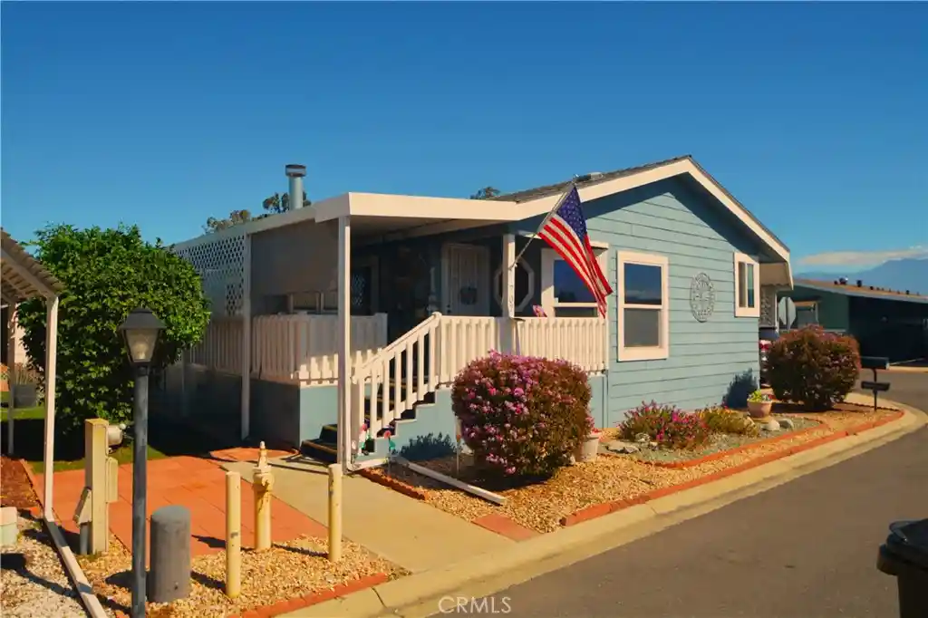 Photo 1 of Manufactured home for sale at 5001 Florida W #707, Hemet, CA 92545 | MLS# CV25239463 | Listing updated on 2026-10-13