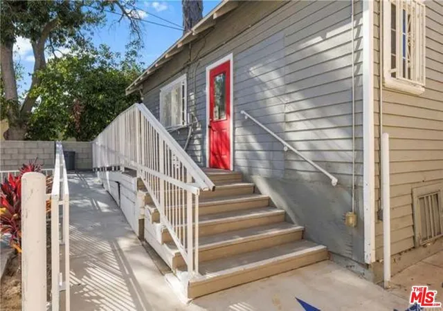 2nd image of 522 W Vernon Ave, Los Angeles, CA 90037 | MLS# 25607053