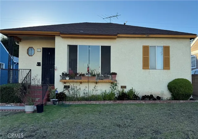 Photo 1 of Single family home for sale at 221 N Harbor View, San Pedro, CA 90732 | MLS# PW25241434 | Listing updated on 2026-09-11