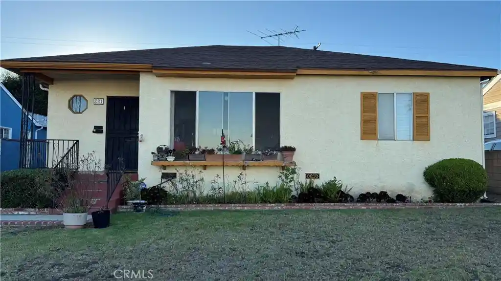 Photo 1 of Single family home for sale at 221 N Harbor View, San Pedro, CA 90732 | MLS# PW25241434 | Listing updated on 2026-10-22
