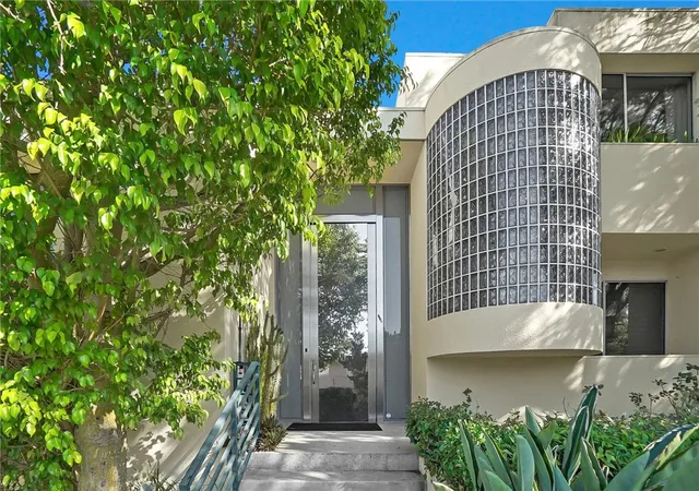 Photo 1 of Mansion for sale at 3016 Dona Susana Dr, Studio City, CA 91604 | MLS# WS25240857 | Listing updated on 2026-04-01