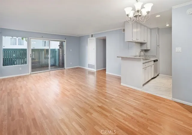 1st image of 5700 Etiwanda Ave #154, Tarzana, CA 91356 | MLS# SR25242665