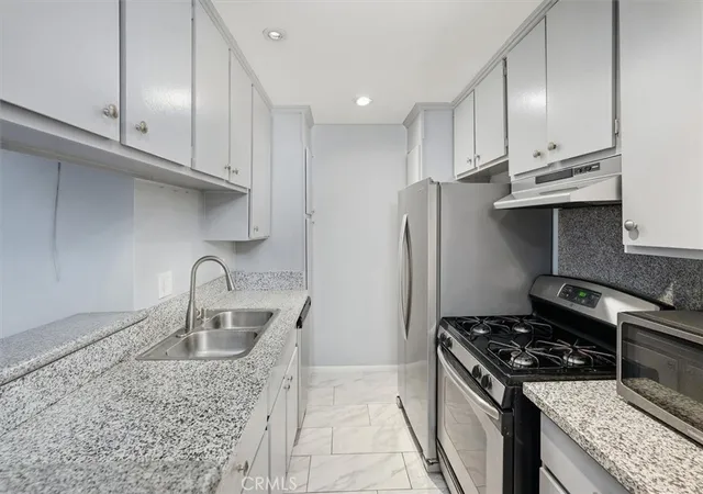 2nd image of 5700 Etiwanda Ave #154, Tarzana, CA 91356 | MLS# SR25242665