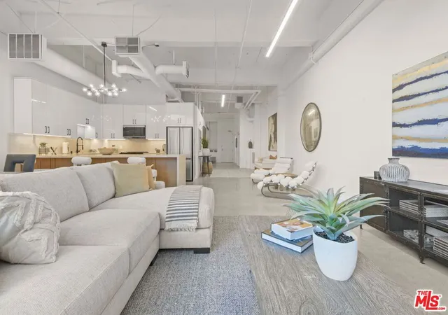 Condominium at 1130 S Flower St #211, Los Angeles, CA 90015 | MLS# 25608031 | | Sold on 2025-12-03