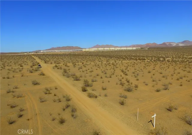 4th image of 46337131 Comanche Rd, Apple Valley, CA 92307 | MLS# HD25243965
