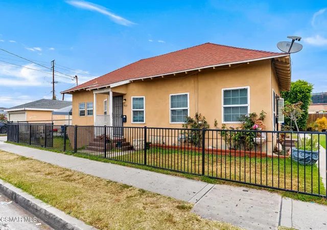 Homes for sale in Inglewood, CA | 10333 Inglewood Ave, Inglewood, CA 90304 | MLS# 225005303