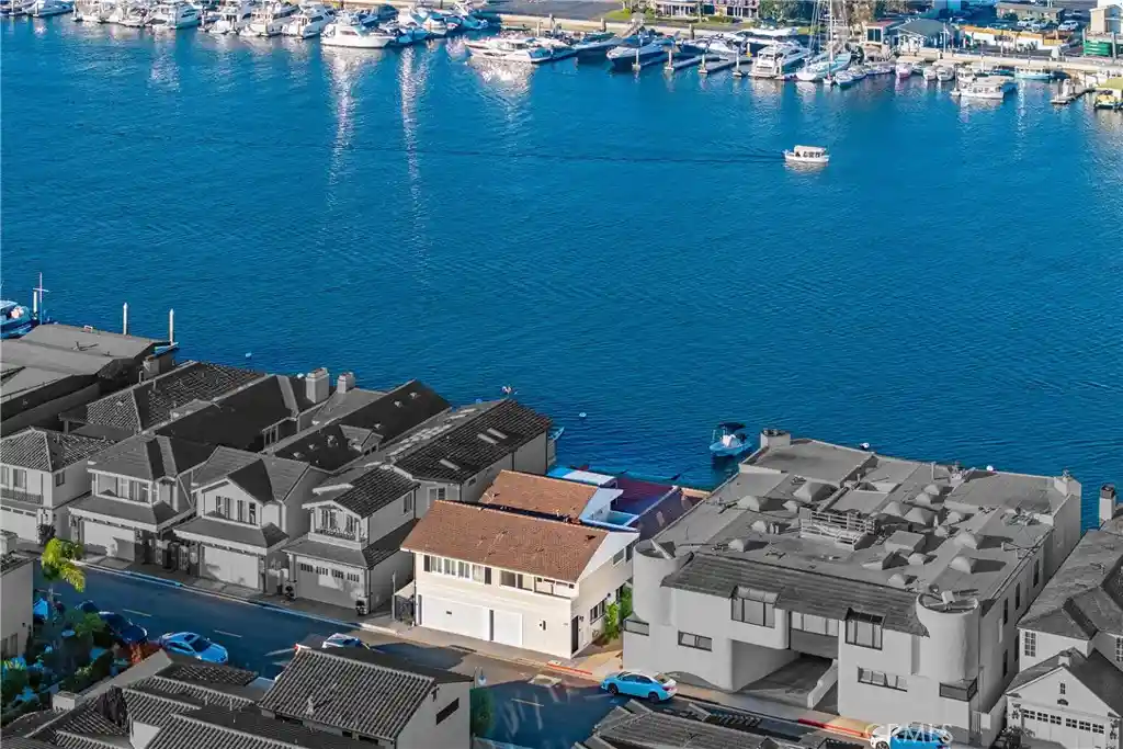 Multi family home for sale at 318 Via Lido Nord, Newport Beach, CA 92663 | MLS# NP25244318