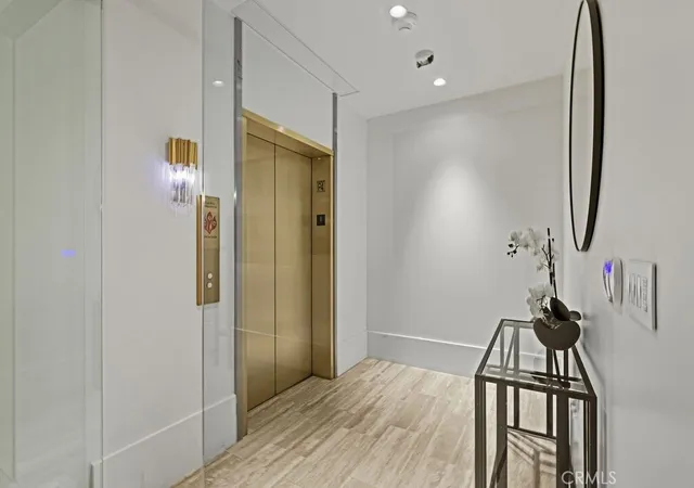 Listing Photo 5 - Condo for sale in building located at 8420 8420 W Sunset, Los Angeles, CA 90069 - Unit #108