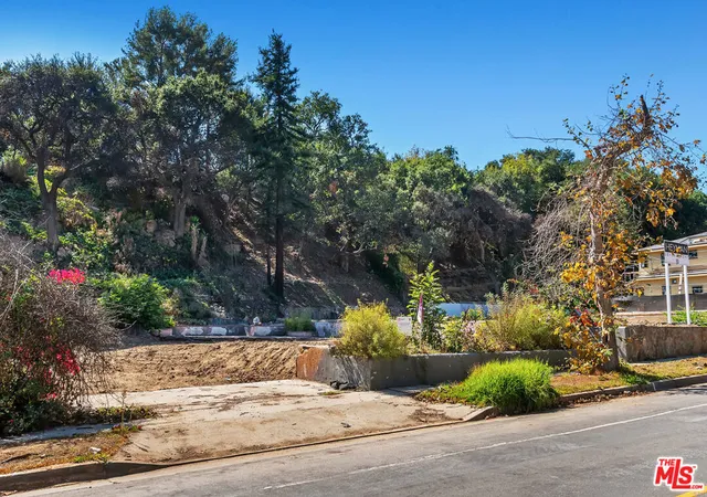 Photo 1 of Land for sale at 941 Bienveneda Ave, Pacific Palisades, CA 90272 | MLS# 25610513 | Listing updated on 2026-09-24