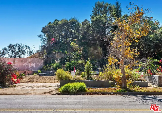 Photo 2 of Land for sale at 941 Bienveneda Ave, Pacific Palisades, CA 90272 | MLS# 25610513 | Listing updated on 2026-09-24
