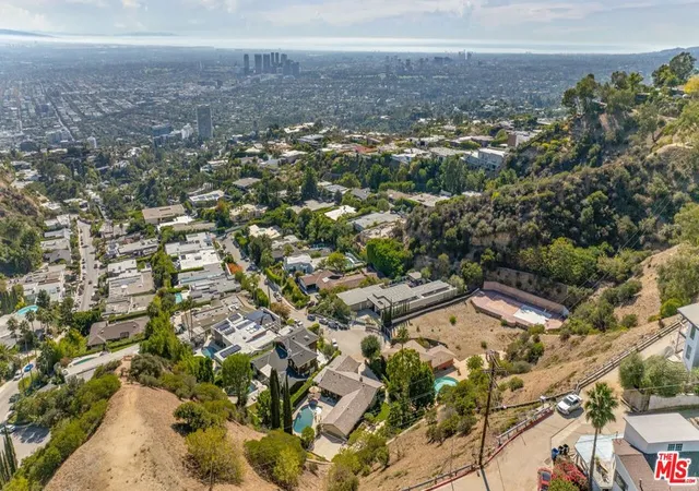 Photo 2 of Single family home for sale at 1870 Marcheeta Pl, Los Angeles, CA 90069 | MLS# 25605477 | Listing updated on 2026-03-11