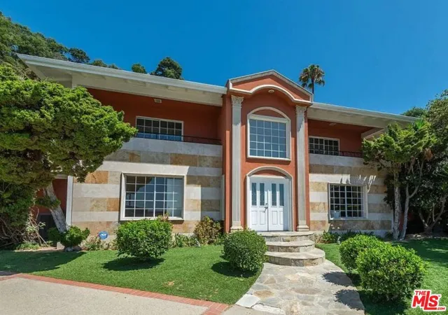 Photo 3 of Single family home for sale at 1870 Marcheeta Pl, Los Angeles, CA 90069 | MLS# 25605477 | Listing updated on 2026-03-11