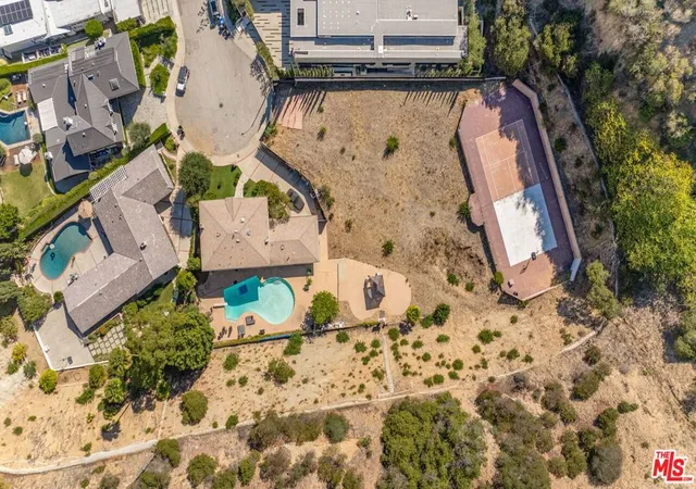Photo 3 of Single family home for sale at 1871 Marcheeta Pl, Los Angeles, CA 90069 | MLS# 25605481 | Listing updated on 2026-03-11