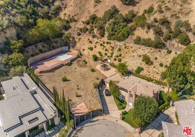Photo 2 of Land for sale at 1865 Marcheeta Pl, Los Angeles, CA 90069 | MLS# 25605389 | Listing updated on 2026-03-11