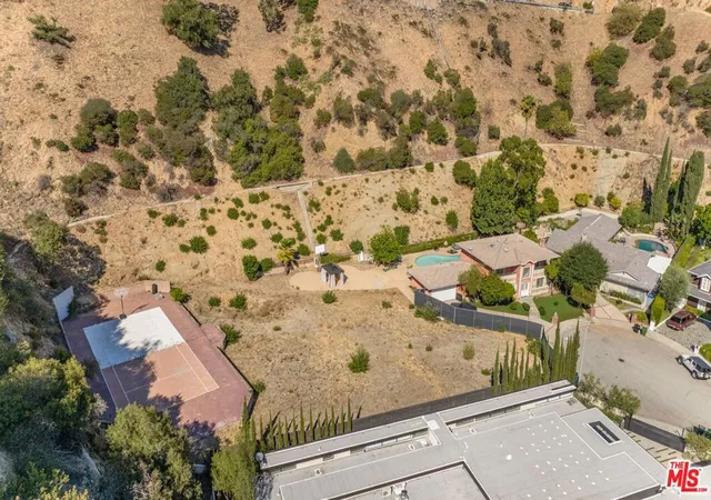 Photo 3 of Land for sale at 1865 Marcheeta Pl, Los Angeles, CA 90069 | MLS# 25605389 | Listing updated on 2026-03-11
