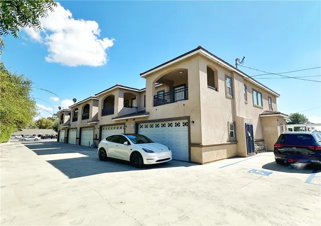 34th image of 228 N Orange, Rialto, CA 92376 | MLS# CV25244417