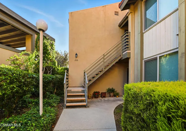 2nd image of 245 Oakleaf Dr #205, Thousand Oaks, CA 91360 | MLS# 225005351