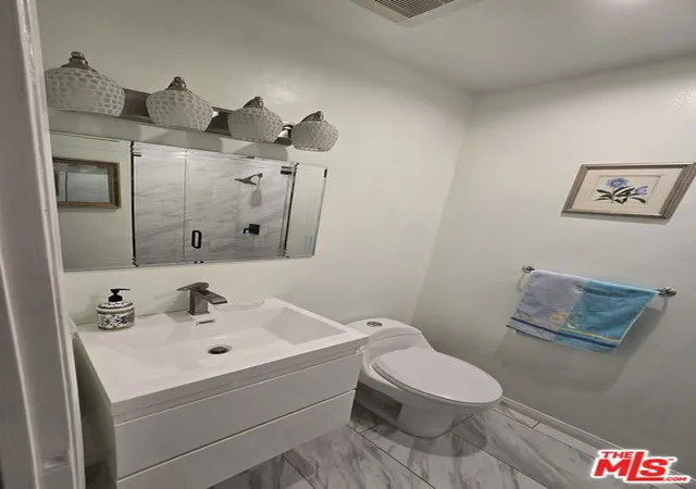 3rd image of 14315 Riverside Dr #105, Sherman Oaks, CA 91423 | MLS# 25610871