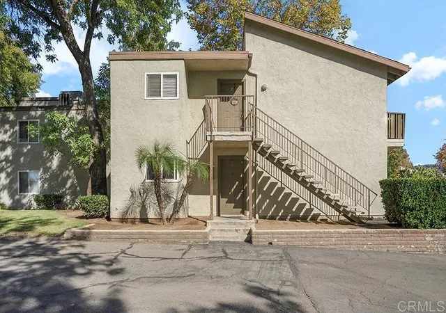 3rd image of 2536 White Oak Pl #1, Escondido, CA 92027 | MLS# PTP2508116