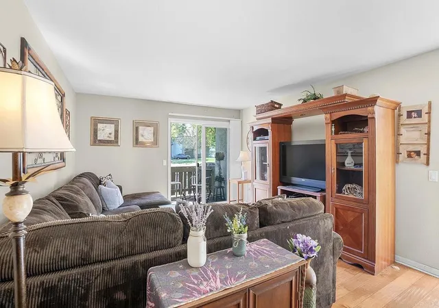 4th image of 2536 White Oak Pl #1, Escondido, CA 92027 | MLS# PTP2508116