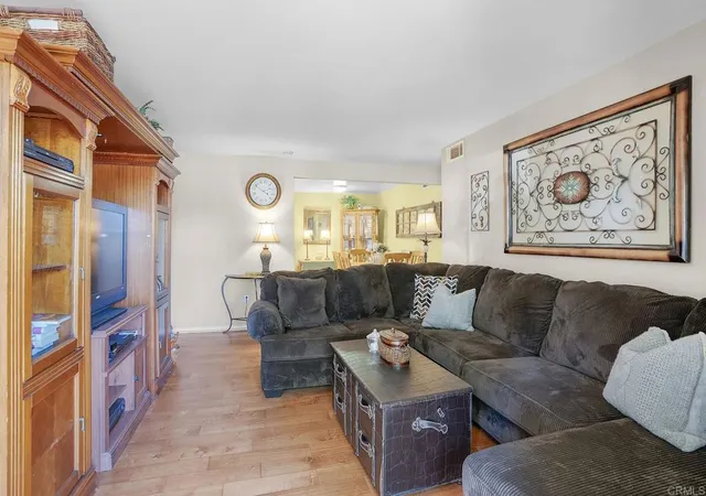5th image of 2536 White Oak Pl #1, Escondido, CA 92027 | MLS# PTP2508116