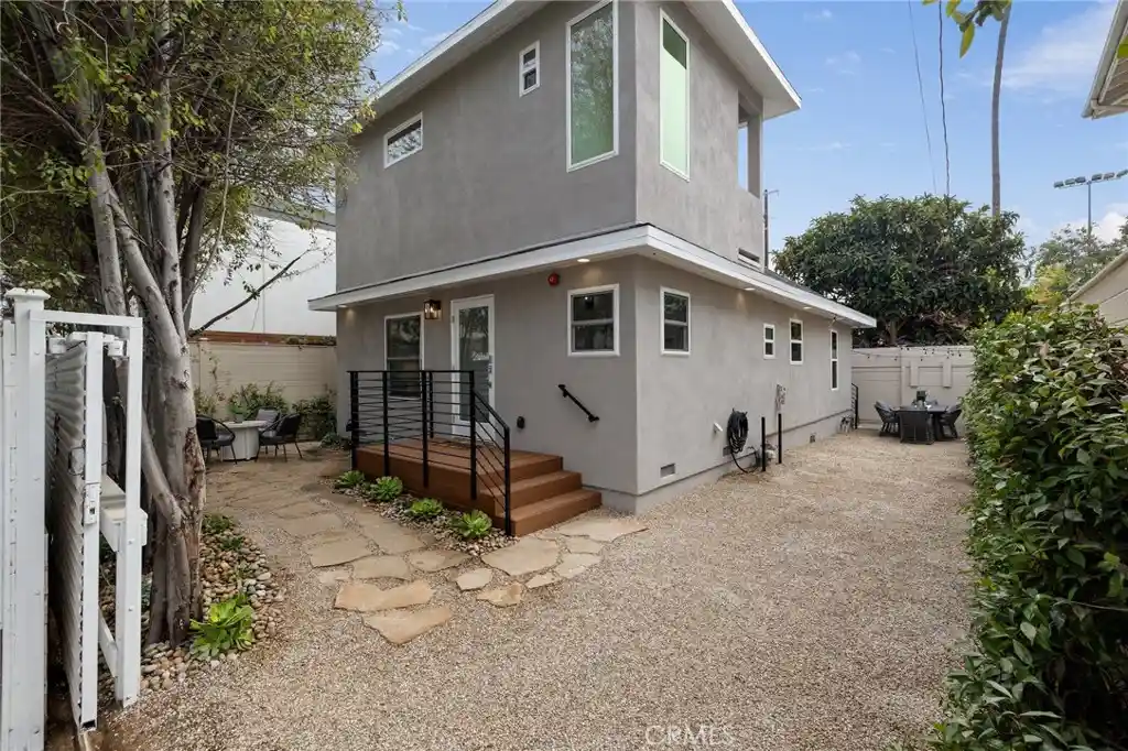 Photo 1 of Single family home for sale at 724 San Miguel Ave, Venice, CA 90291 | MLS# SB25248421 | Listing updated on 2026-07-23