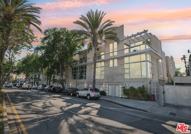 2nd image of 717 N Highland Ave #13, Los Angeles, CA 90038 | MLS# 25612281