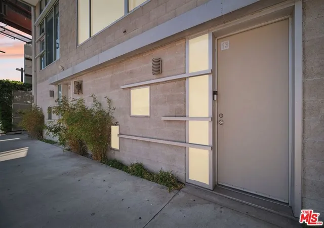 3rd image of 717 N Highland Ave #13, Los Angeles, CA 90038 | MLS# 25612281