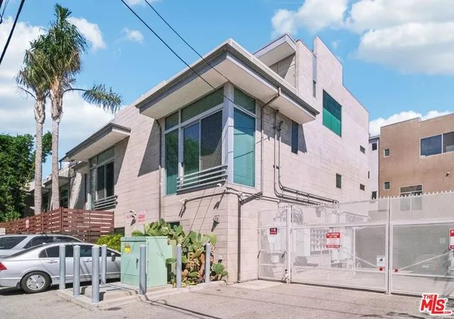 46th image of 717 N Highland Ave #13, Los Angeles, CA 90038 | MLS# 25612281