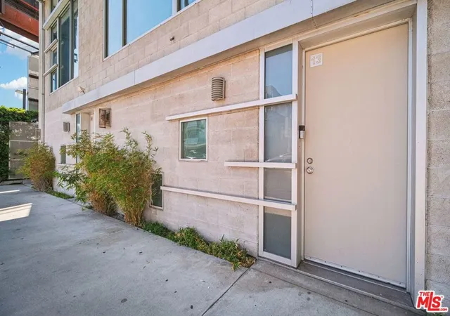 4th image of 717 N Highland Ave #13, Los Angeles, CA 90038 | MLS# 25612281