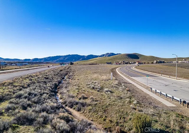 4th image of 8 Challenger, Tehachapi, CA 93561 | MLS# HD25249898