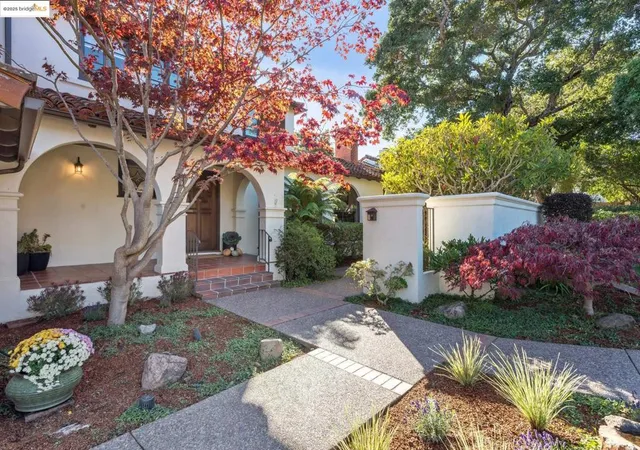 Photo 4 of Sale Pending at 5311 Golden Gate Ave, Oakland, CA 94618 | MLS# 41116157 | Listing updated on 2025-11-13