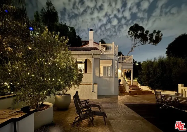 38th image of 2002 Hillcrest Rd, Los Angeles, CA 90068 | MLS# 25612601