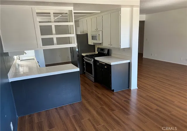 4th image of 13331 Moorpark St #110, Sherman Oaks, CA 91423 | MLS# DW25250621