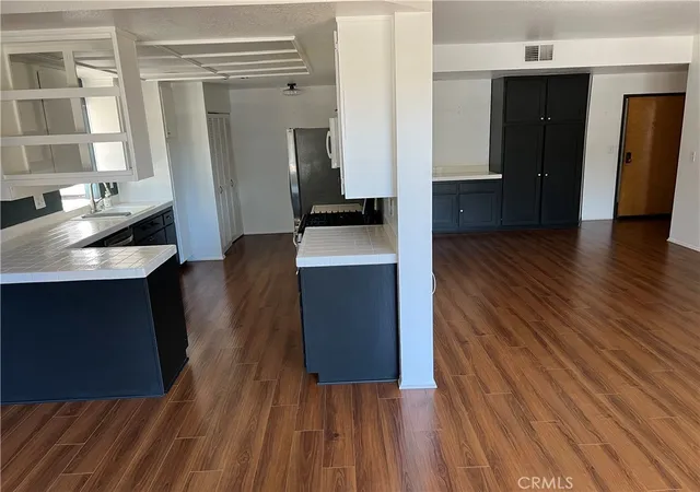 5th image of 13331 Moorpark St #110, Sherman Oaks, CA 91423 | MLS# DW25250621