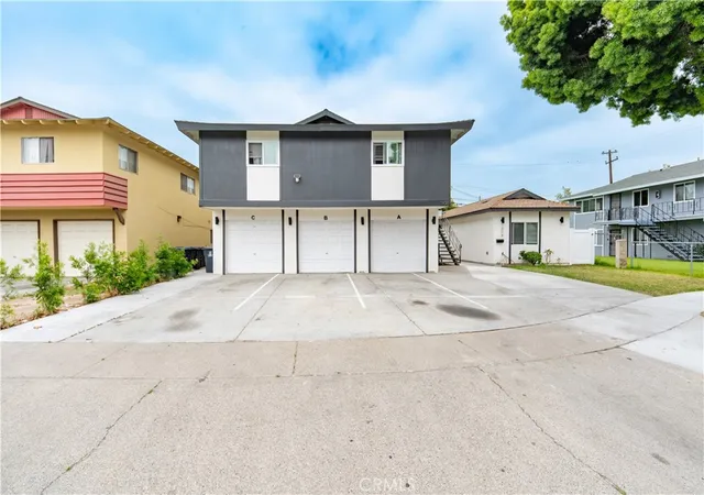 1st image of 308 S Laurel St, Santa Ana, CA 92704 | MLS# OC25238691
