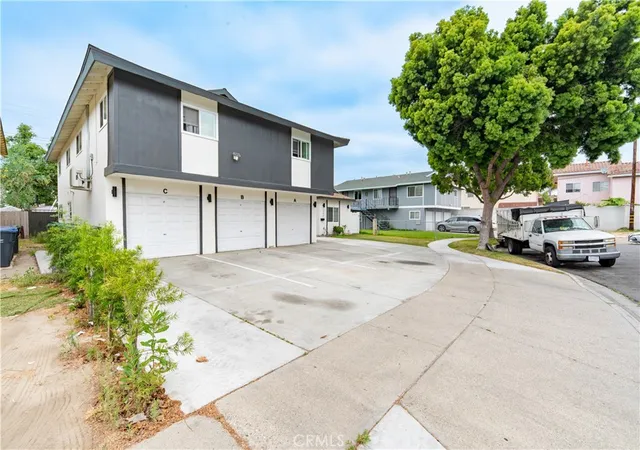 2nd image of 308 S Laurel St, Santa Ana, CA 92704 | MLS# OC25238691