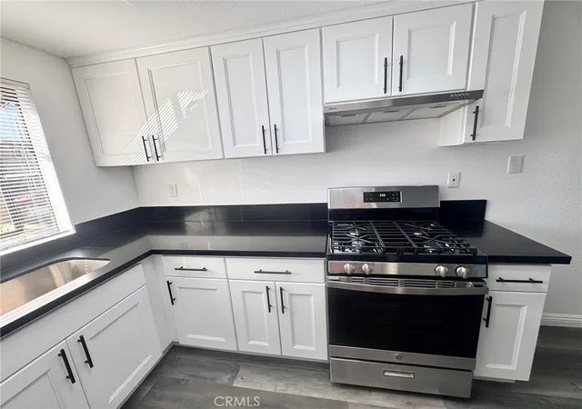 Listing Photo 4 - Condo for sale in building located at 1667 E Kingsley, Pomona, CA 91767