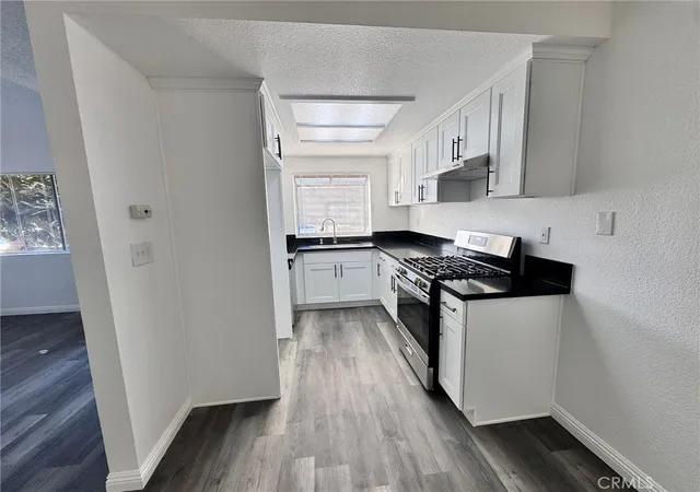 Listing Photo 5 - Condo for sale in building located at 1667 E Kingsley, Pomona, CA 91767