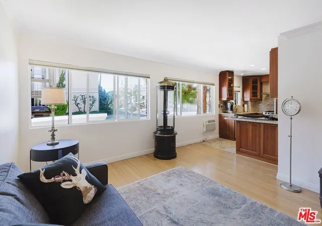 1st image of 1154 S Barrington Ave #101, Los Angeles, CA 90049 | MLS# 25612855