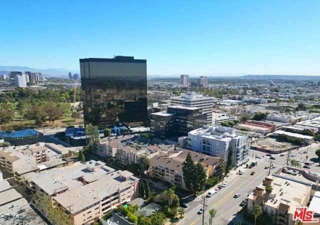 28th image of 1154 S Barrington Ave #101, Los Angeles, CA 90049 | MLS# 25612855