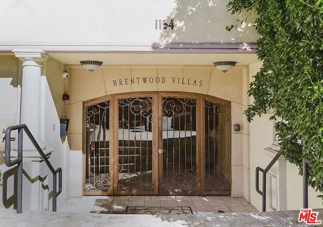 2nd image of 1154 S Barrington Ave #101, Los Angeles, CA 90049 | MLS# 25612855
