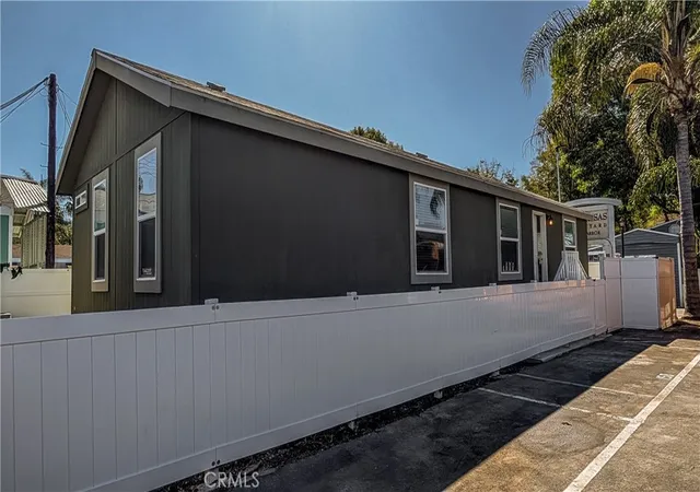 Homes for sale in Long Beach, CA | 400 E Arbor St #1, Long Beach, CA 90805 | MLS# PW25244334