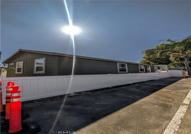 Homes for sale in Long Beach, CA | 400 E Arbor St #1, Long Beach, CA 90805 | MLS# PW25244334