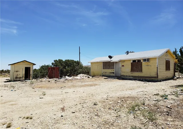 Homes for sale in Llano, CA | 20649 E Avenue Y, Llano, CA 93544 | MLS# SR25251395