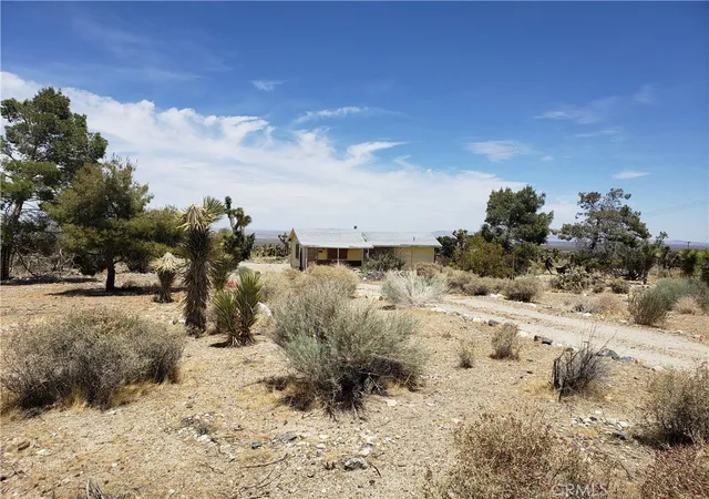 Homes for sale in Llano, CA | 20649 E Avenue Y, Llano, CA 93544 | MLS# SR25251395
