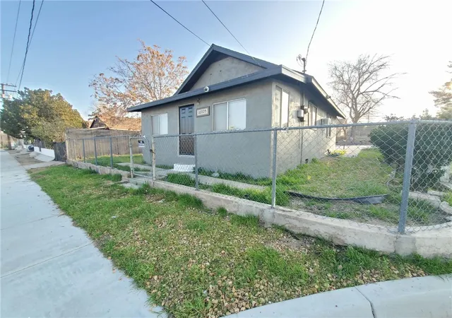 3rd image of 16705 C St, Victorville, CA 92395 | MLS# CV25251612