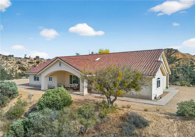 2nd image of 29499 Ozena, Maricopa, CA 93252 | MLS# SR25252009