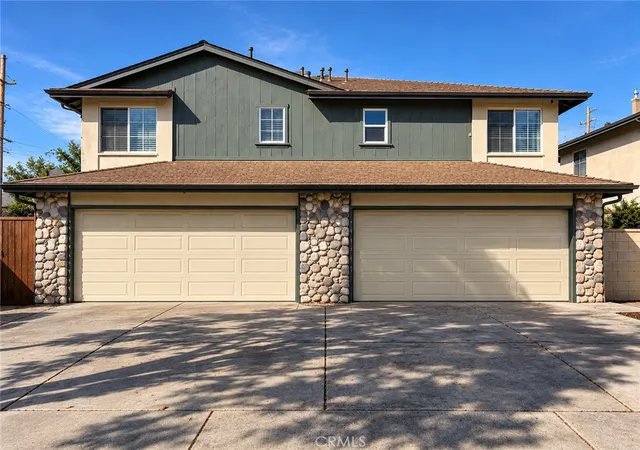 Photo 1 of Townhouse for sale at 17 E Plymouth #B, Long Beach, CA 90805 | MLS# PW25251996 | Listing updated on 2026-10-06